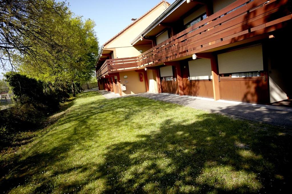 Greet Hotel Chatellerault Exterior photo