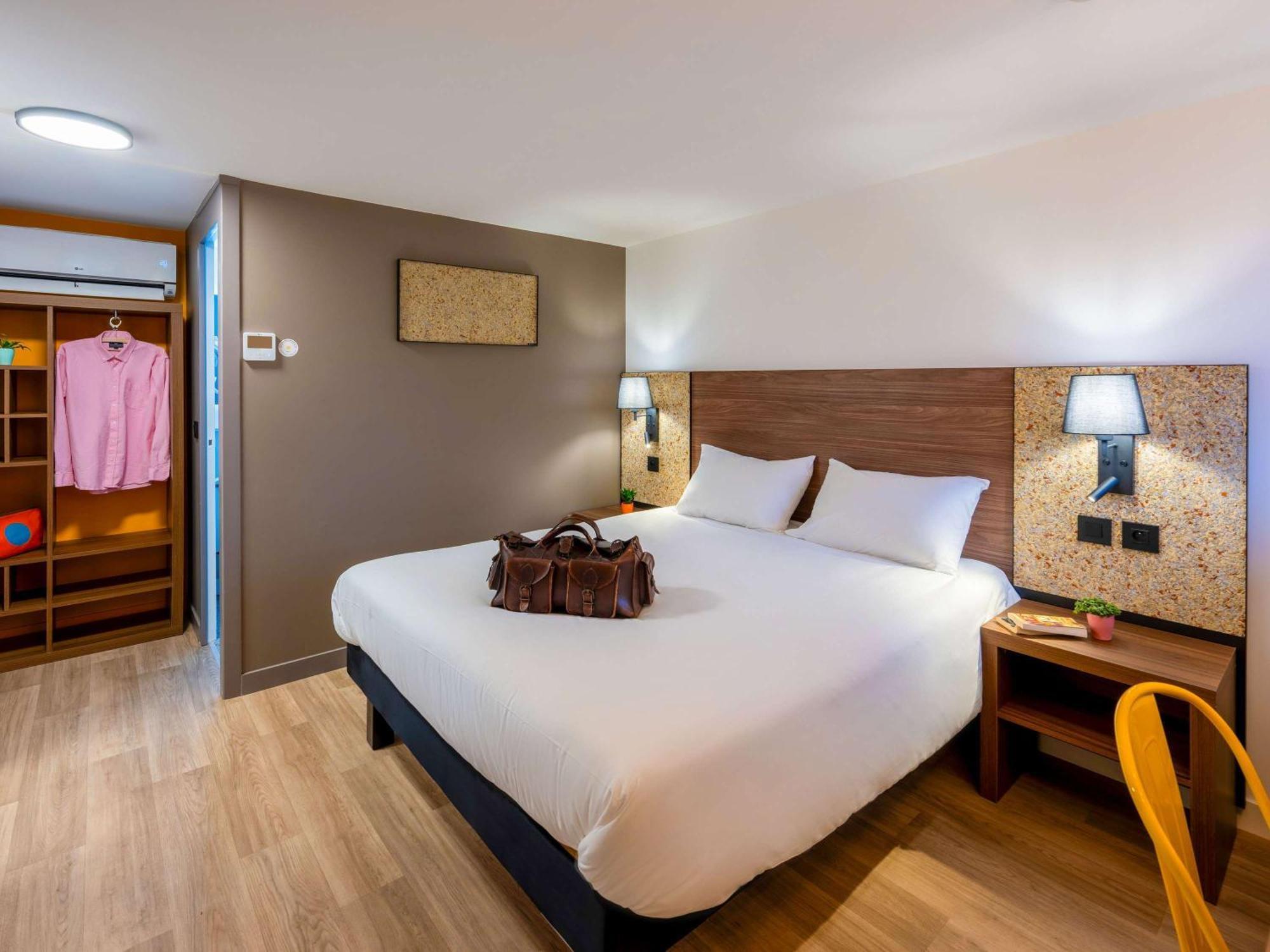 Greet Hotel Chatellerault Exterior photo