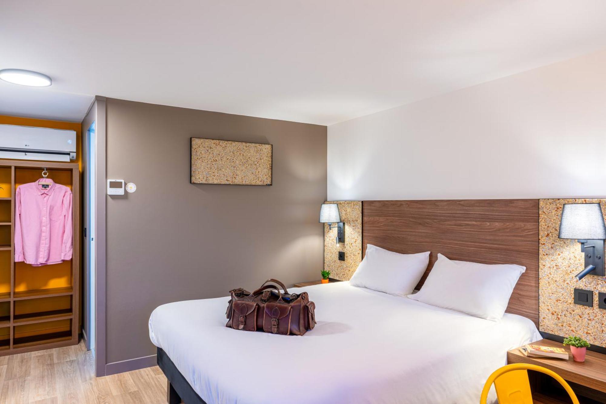 Greet Hotel Chatellerault Exterior photo