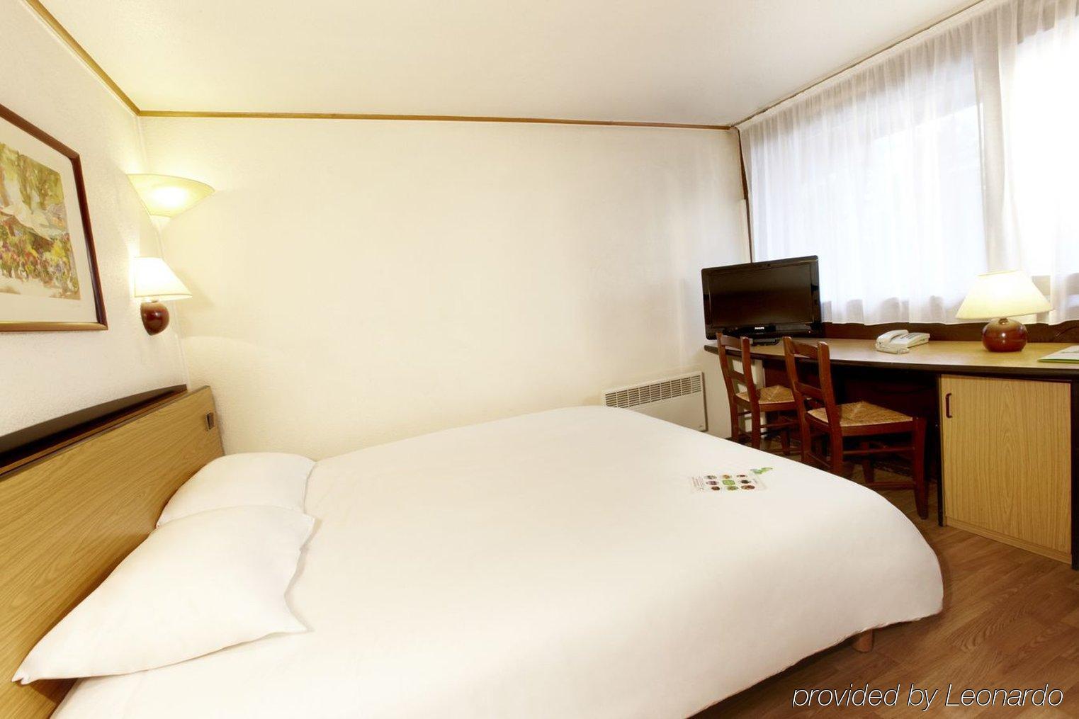 Greet Hotel Chatellerault Exterior photo