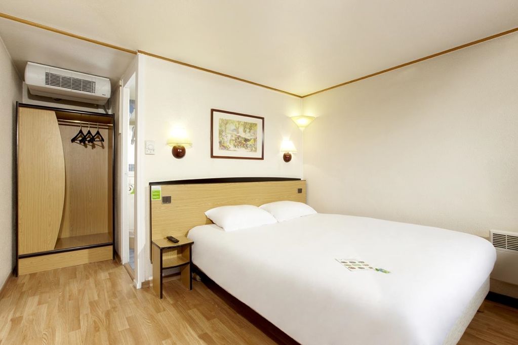 Greet Hotel Chatellerault Exterior photo